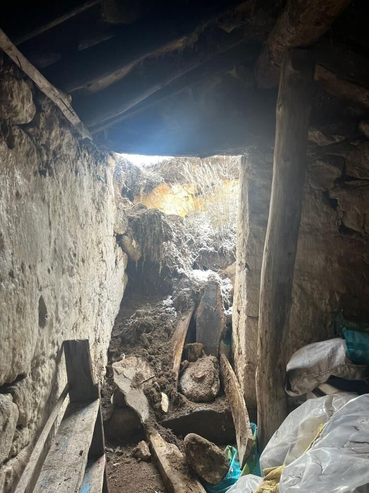 Kar Nedeniyle Ev Ve Ahir Coktu (2)