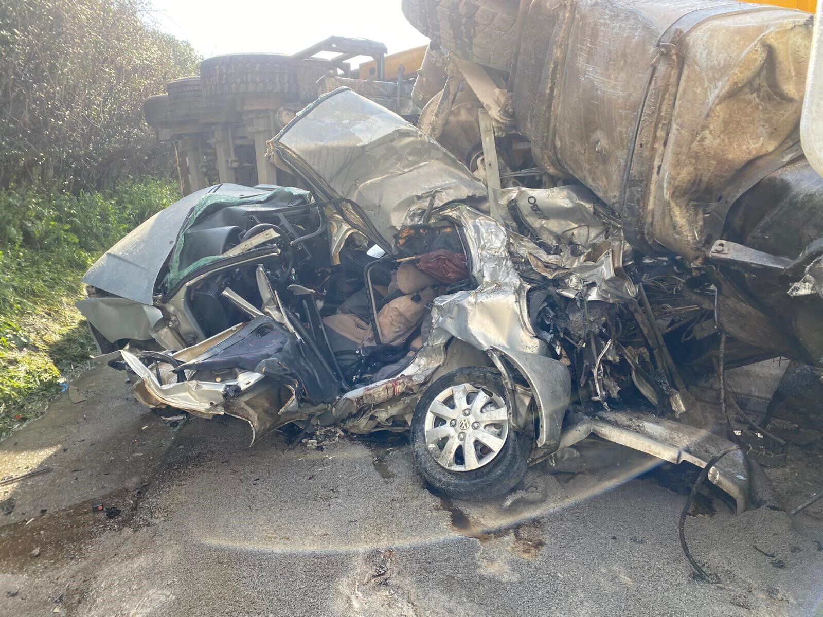 Katliam Gibi Kaza Tir Tanker Ve Otomobil Birbirine Girdi (2)