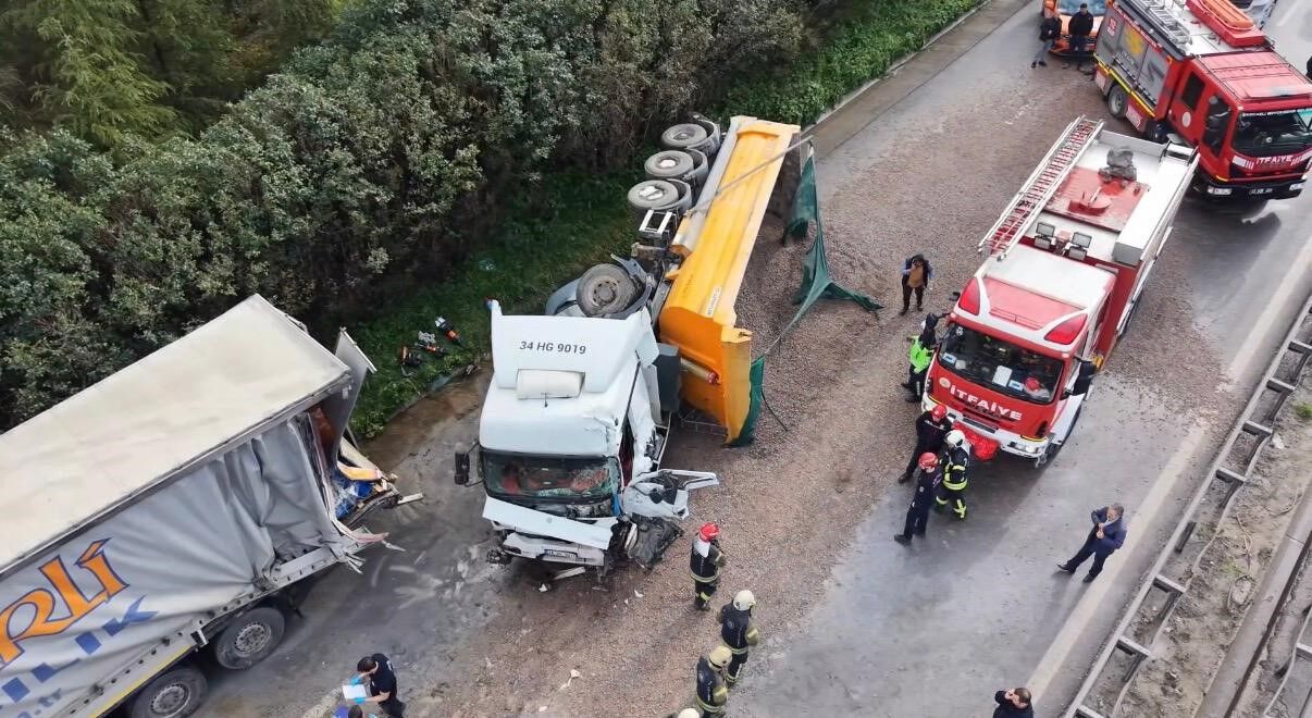 Katliam Gibi Kaza Tir Tanker Ve Otomobil Birbirine Girdi (6)