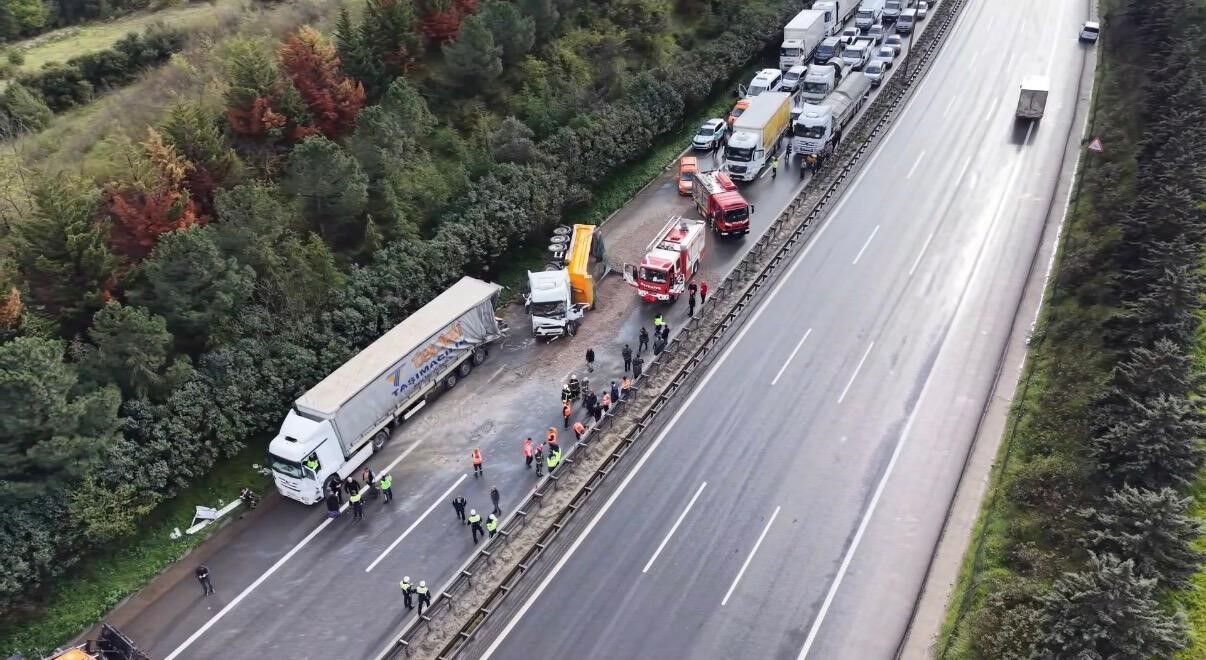 Katliam Gibi Kaza Tir Tanker Ve Otomobil Birbirine Girdi (7)