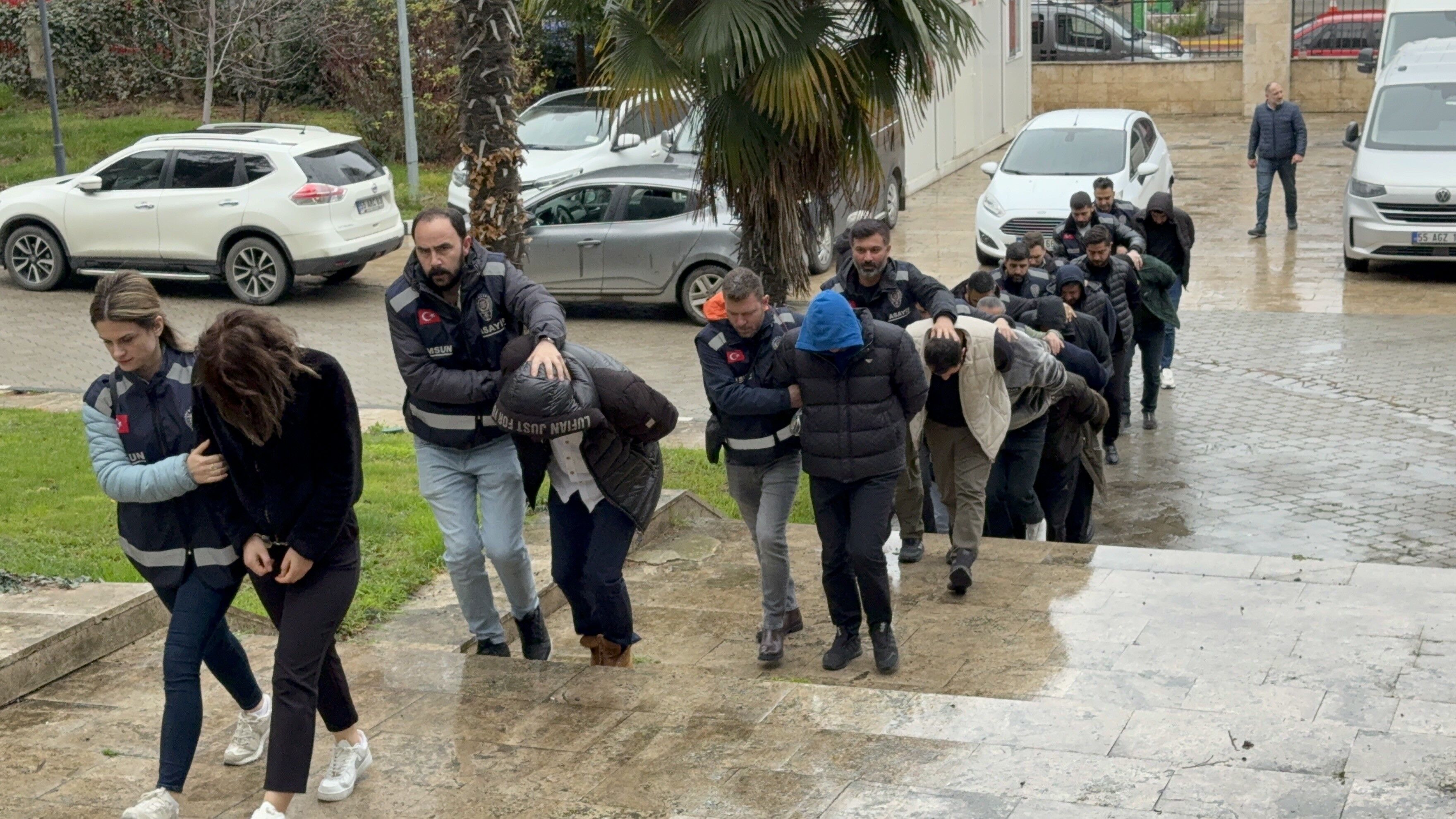 Kazali Araclari Yeni Gibi Piyasaya Suren Cete Cokertildi (2)