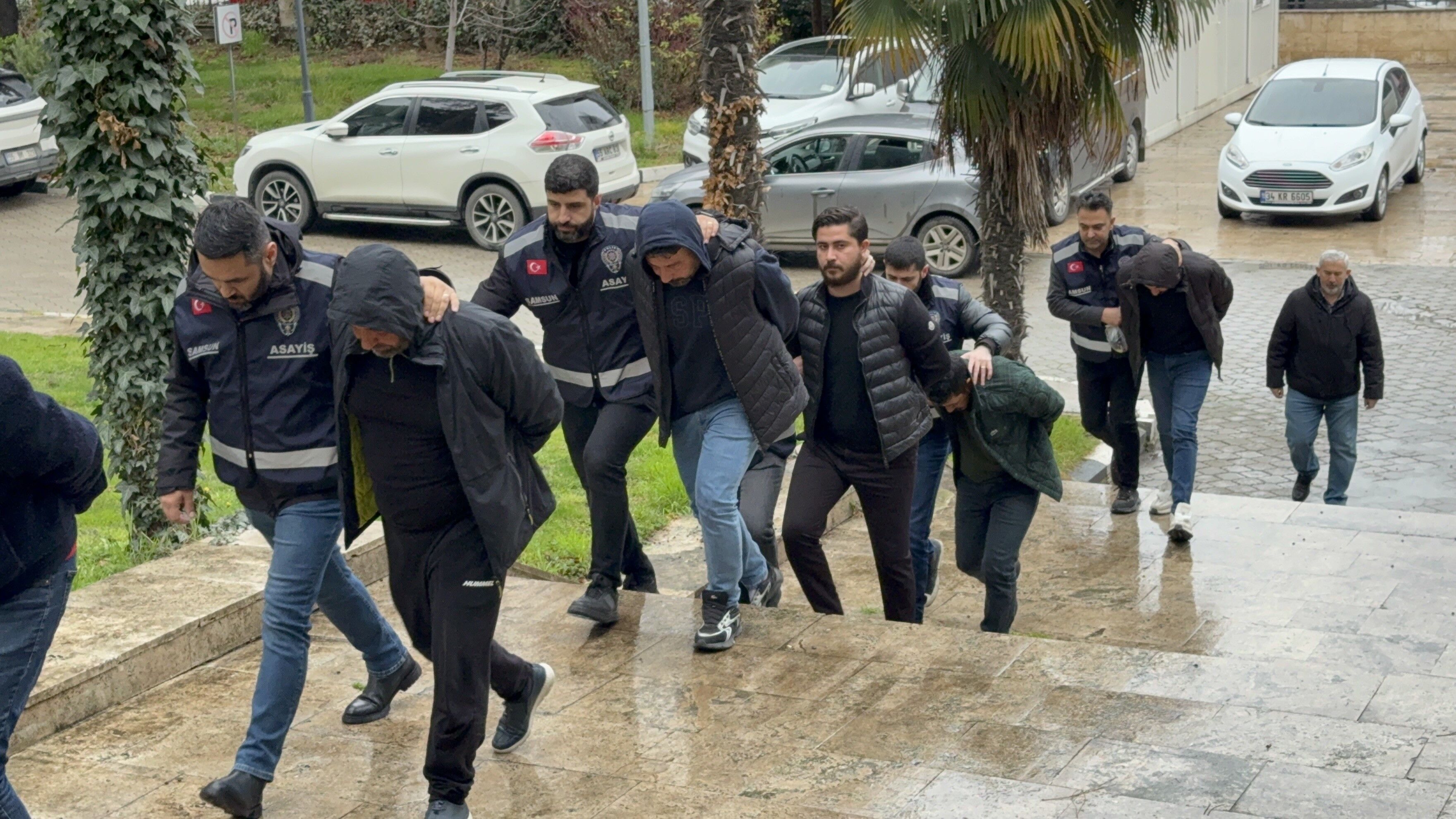 Kazali Araclari Yeni Gibi Piyasaya Suren Cete Cokertildi (4)