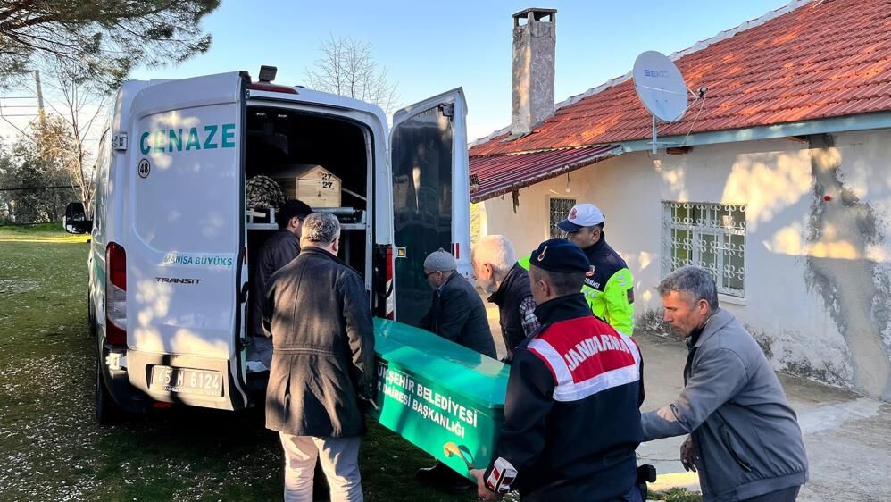 Kilerde Yakinlari Tarafindan Bulundu 82 Yasindaki Adamdan Aci Haber (2)