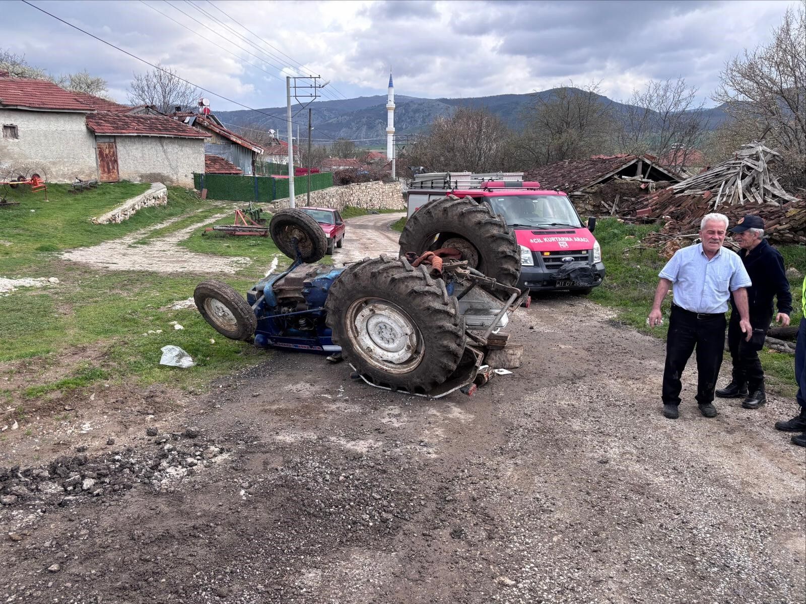 Kontrolden Cikan Traktor Facia Getirdi Surucu Hayata Tutunamadi (1)-1