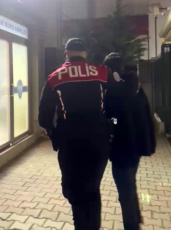 Korkutan Goruntuler Cocuklar Bos Arsada Silahla Atis Yapti (3)