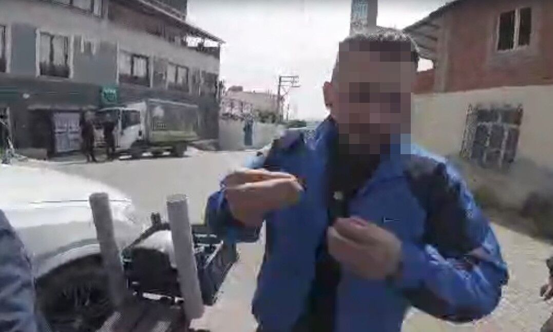 Korna Calan Motosiklet Surucusunu Yol Ortasinda Darp Ettiler (3)