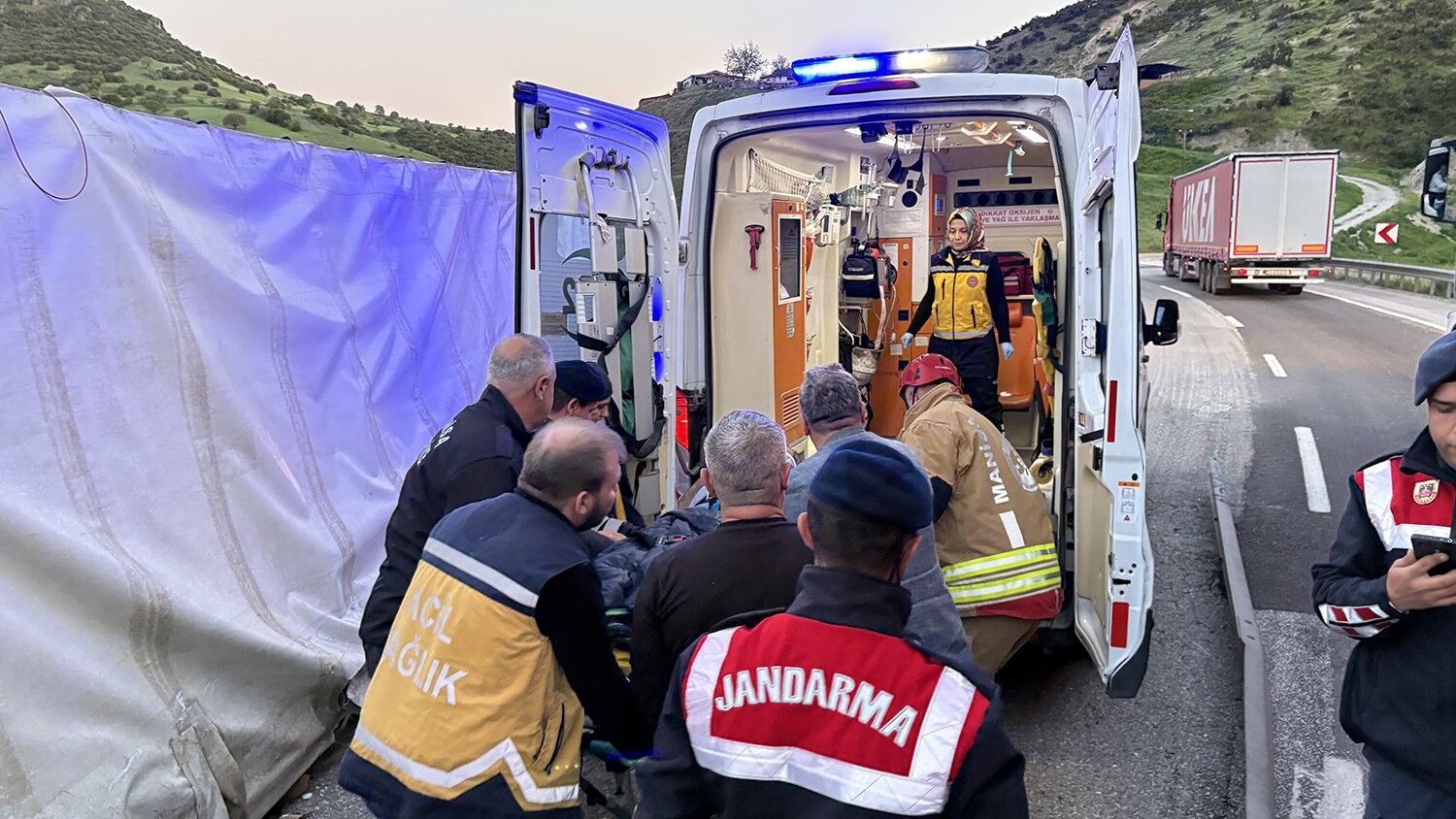 Kulada Feci Kaza Kontrolden Cikan Tir Devrildi Trafik Felc Oldu (2)