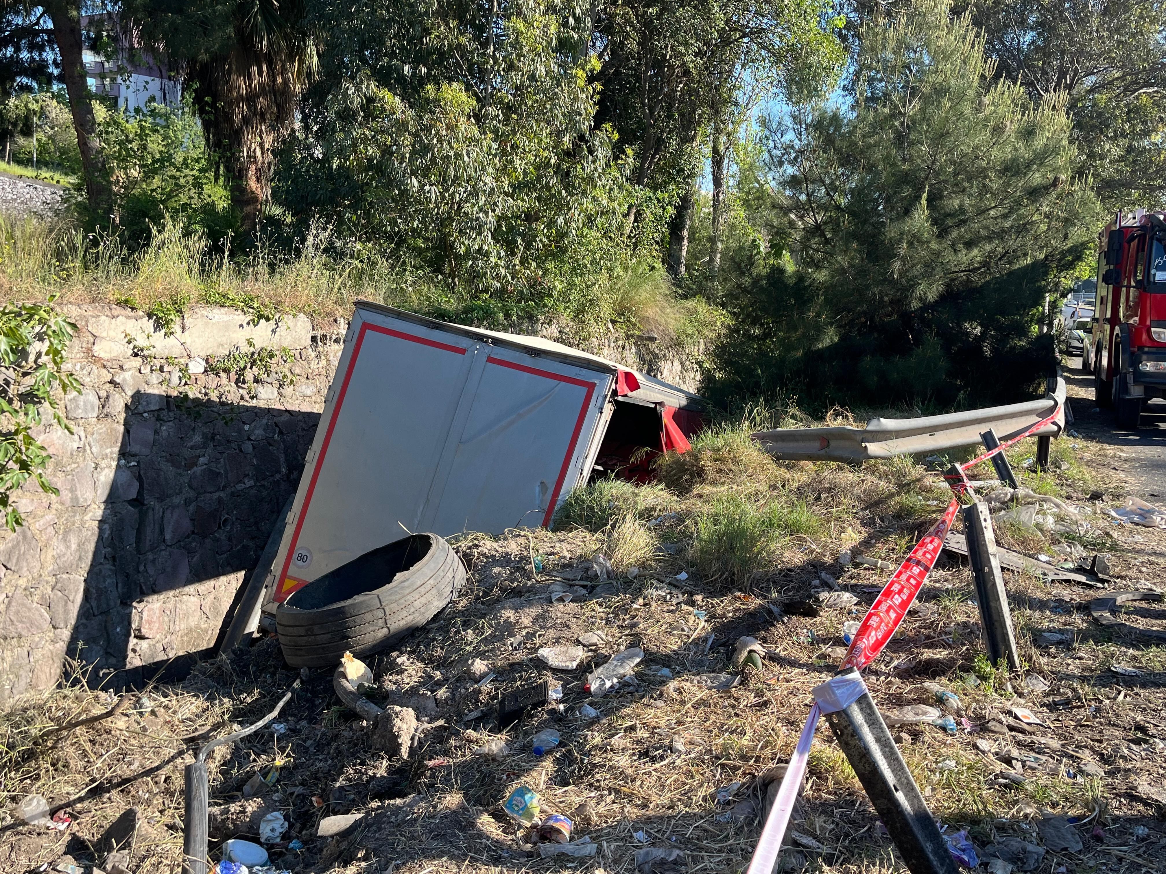 Manisa Izmir Yolu Kana Bulandi Freni Bosalan Tir 10 Araci Bicti 1I Polis 3 Olu 5 Yaral (4)-1