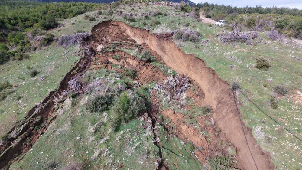 Manisada Heyelan Ulasimi Felc Etti Yol 3 Aydir Kapali Vatandas Magdur (7)