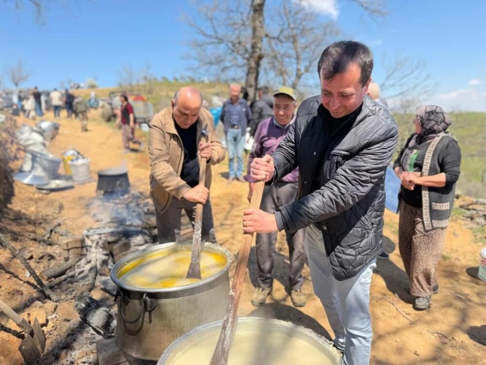 Manisada Yagmur Yagdi Ama Gelenek Bozulmadi (1)