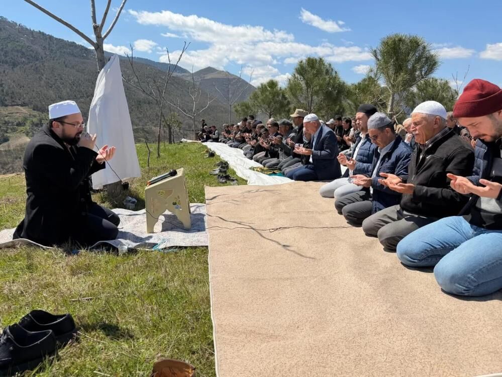 Manisada Yagmur Yagdi Ama Gelenek Bozulmadi (4)