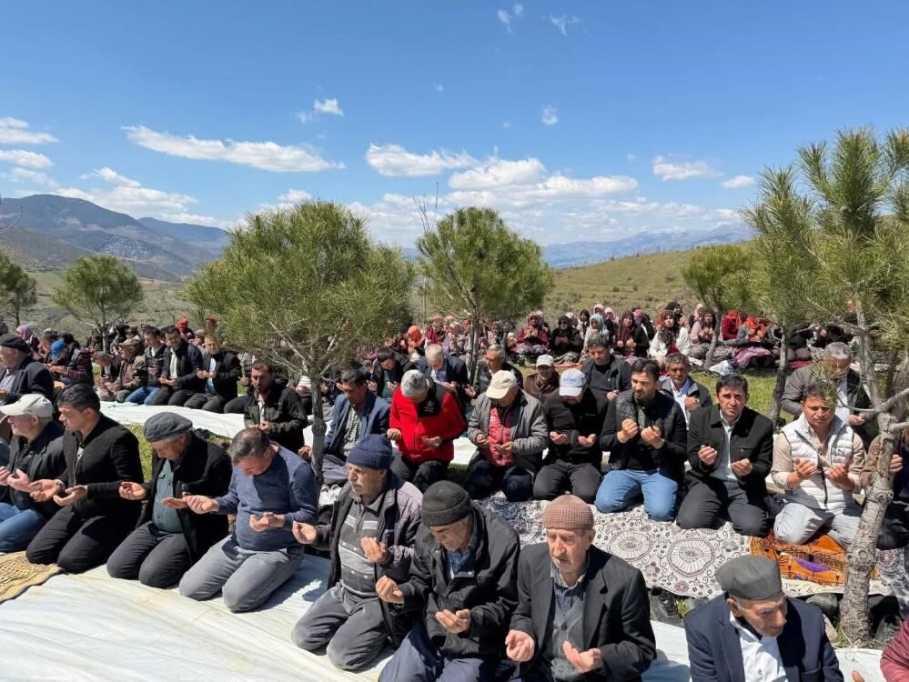 Manisada Yagmur Yagdi Ama Gelenek Bozulmadi (5)