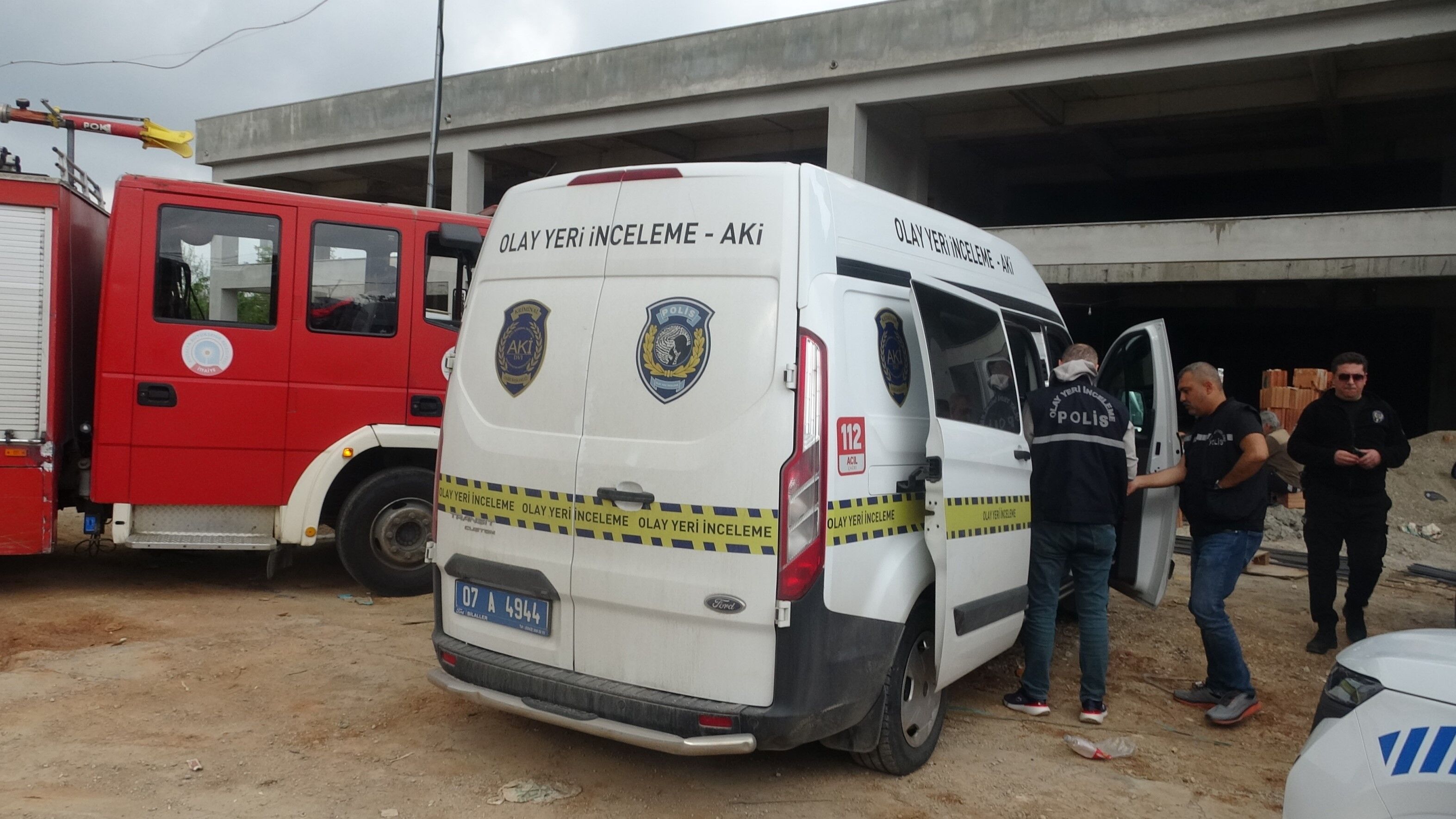 Merdiven Boşluğunda Kimliği Belirsiz Ceset (3)