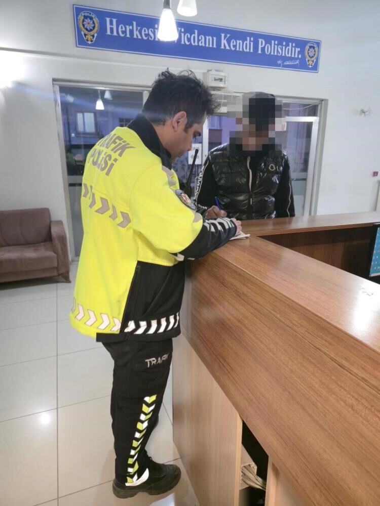 Motosiklet Dehseti Kamerada 13 Yasindaki Cocuga Carpip Kacti (2)