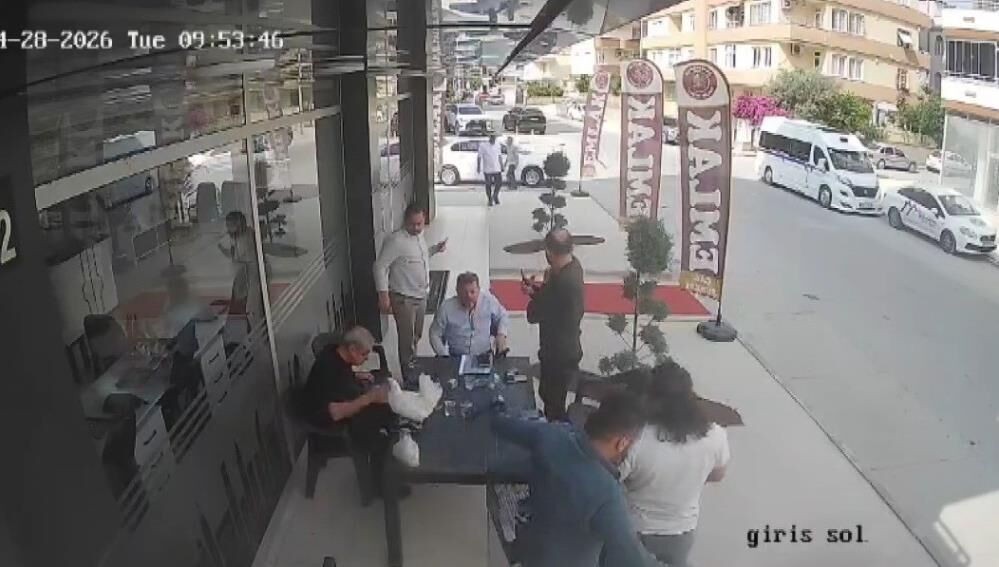 Ne Yagmur De Dolu Bu Kez Tavuk Yagdi Inanilmaz Anlar Kamerada (2)