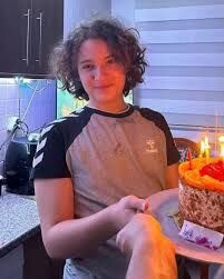 Oglu Okulda Dehseti Yasatmistidoktor Onerilerini Dinlemeyen Anne Uygulama Noktasinda G (1)-1