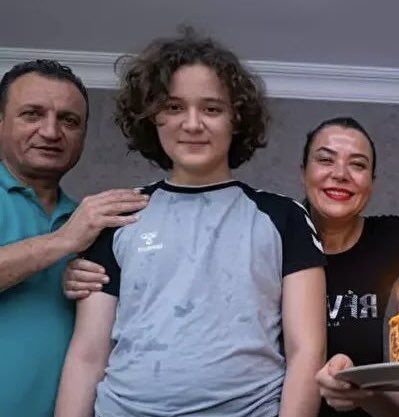 Oglu Okulda Dehseti Yasatmistidoktor Onerilerini Dinlemeyen Anne Uygulama Noktasinda G (3)