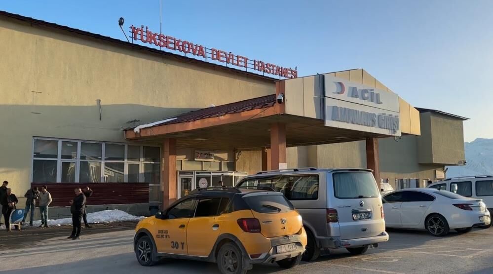 Okulda Zehirlenme Suphesi 12 Ogrenci Hastaneye Kaldirildi (2)