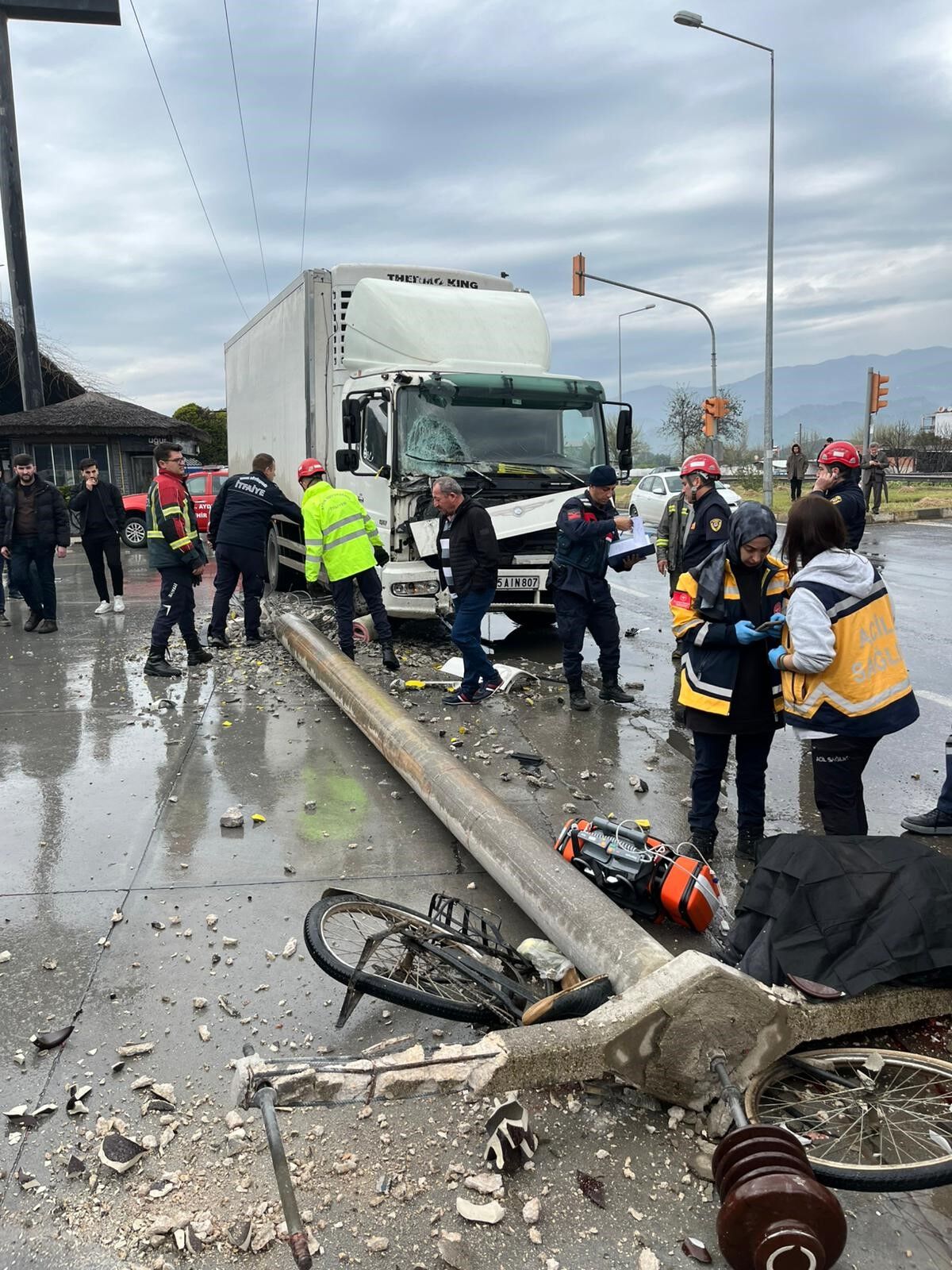 Olum Hic Beklenmedik Anda Geldi Talihsiz Bisikletli Kurtarilamadi (1)-1