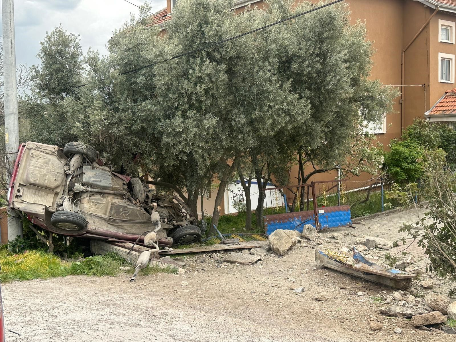 Once Duvara Sonra Direge Carpti Sabah Saatlerinde Can Pazari 1 Olu 1 Yarali (1)-1