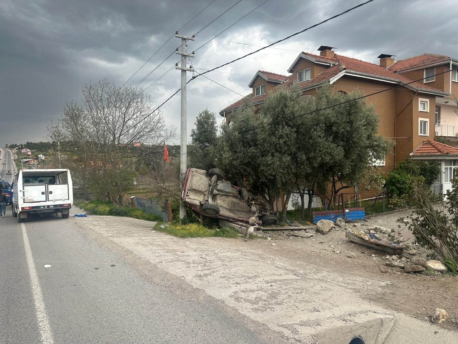 Once Duvara Sonra Direge Carpti Sabah Saatlerinde Can Pazari 1 Olu 1 Yarali (3)