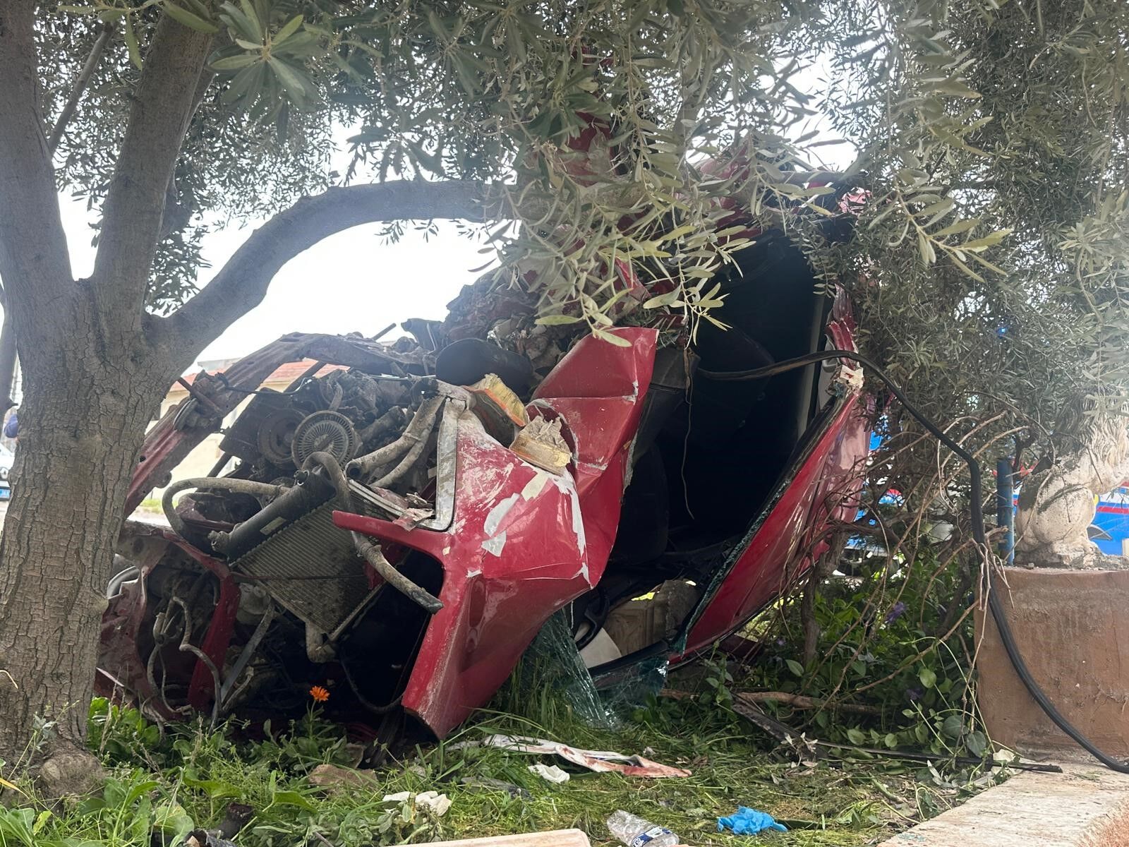 Once Duvara Sonra Direge Carpti Sabah Saatlerinde Can Pazari 1 Olu 1 Yarali (4)