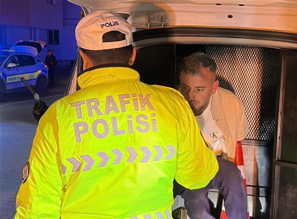 Once Telefonu Sonra Da Kelepceyi Bahane Ederek Alkol Testini Reddetti (3)