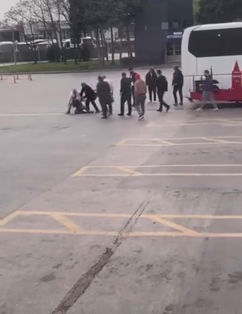Otobus Terminalinde Yolcu Sofor Kavgasi Kamerada (2)