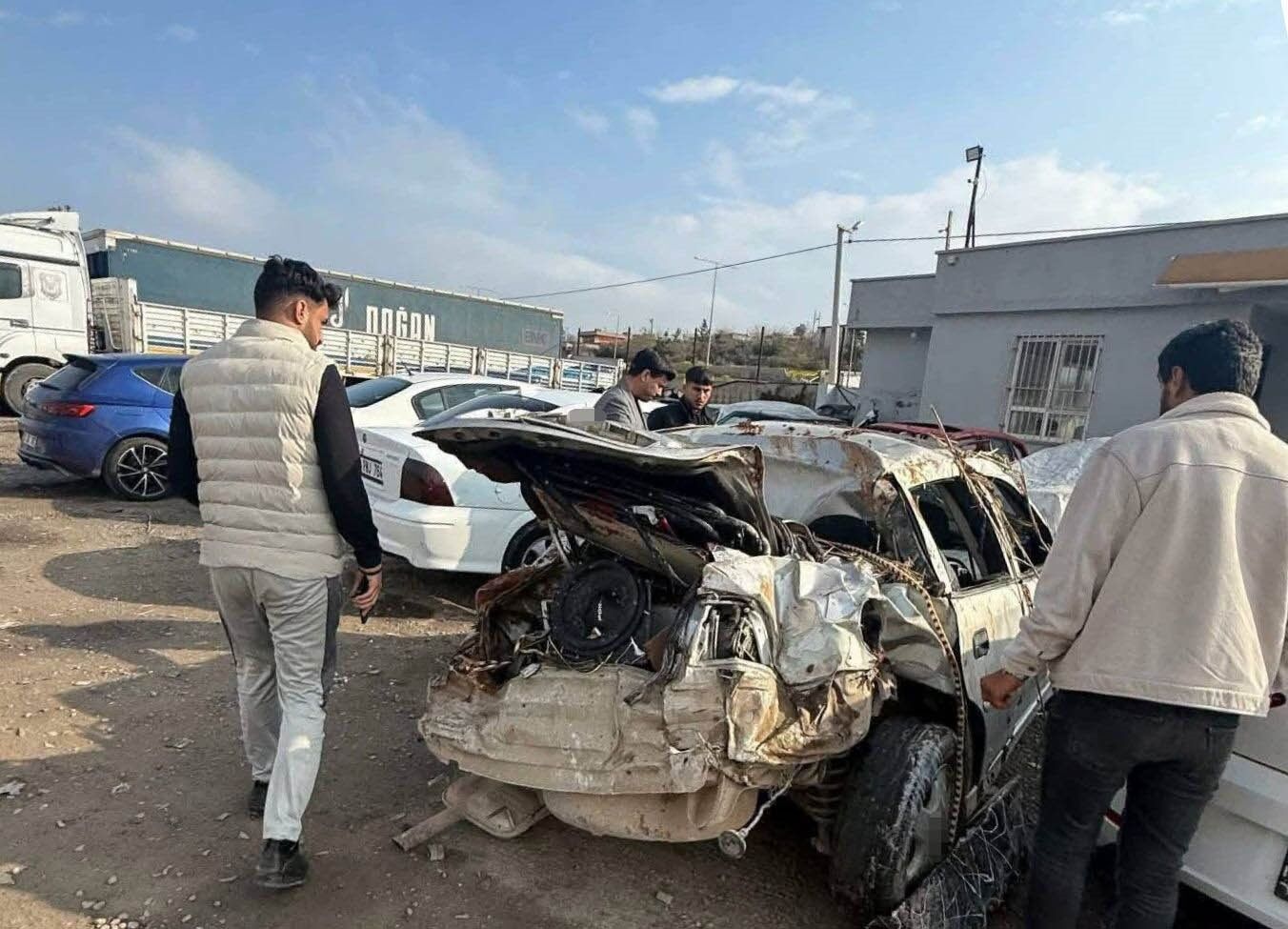 Otomobil Tarlaya Devrildi Olay Yerinde Aci Haber Geldi (2)