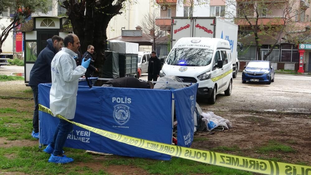 Parktaki Cadirda Aci Son 52 Yasindaki Adam Olu Bulundu (3)