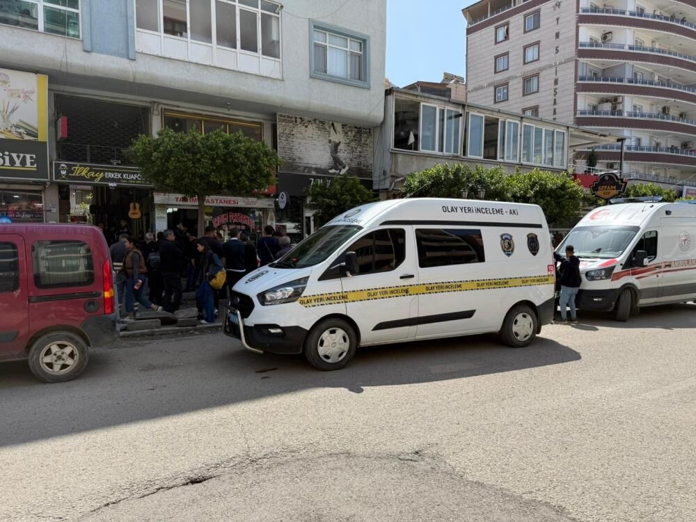 Pasajda Korkunc Manzara 46 Yasindaki Esnaf Hayatini Kaybetti (2)