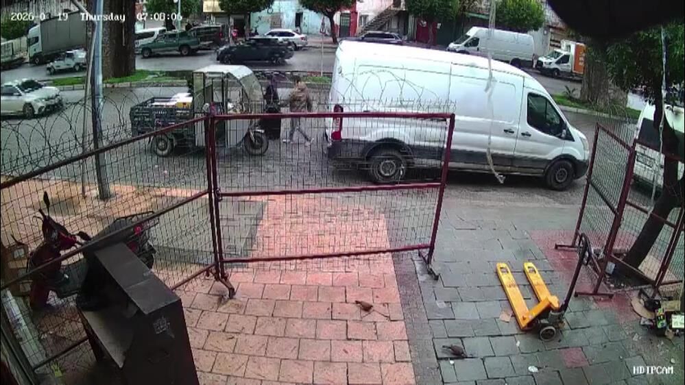 Pastanede Basladi Sokakta Devam Etti Yankesici Kamera Kayitlarindan Yakalandi Savunmas (3)