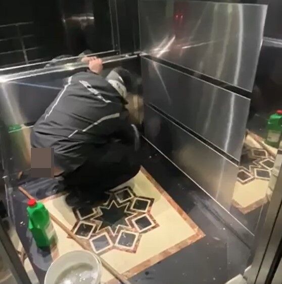 Pes Dedirten Olay Kurye Pizzayi Yedi Asansore Tuvaletini Yapti (2)