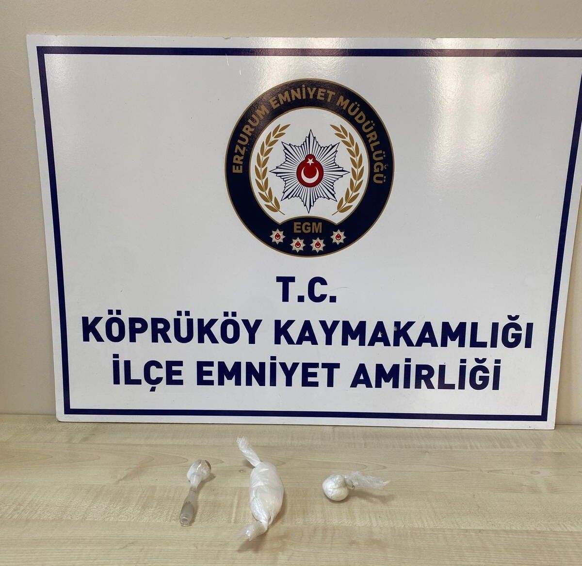 Polisin Suphesi Gercegi Ortaya Cikardi Aractan Uyusturucu Cikti (2)