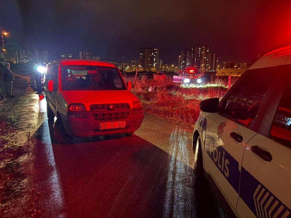 Polisten Kacan Alkollu Surucu Polis Aracinda Binecegi Yeri Begenmedi (3)