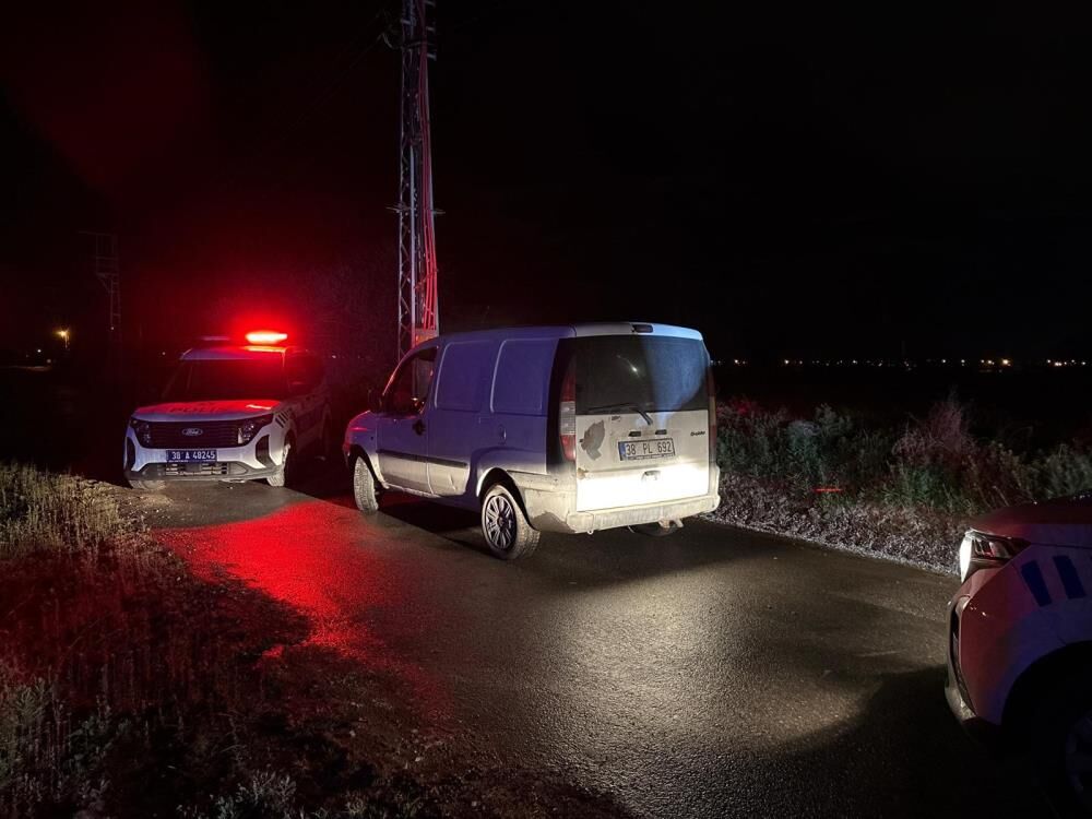 Polisten Kacan Alkollu Surucu Polis Aracinda Binecegi Yeri Begenmedi (4)