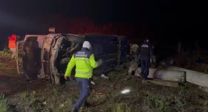 Sabah Saatlerinde Can Pazari Direksiyon Hakimiyeti Kayboldu Minibus Devrildi 1 Olu 12 (4)