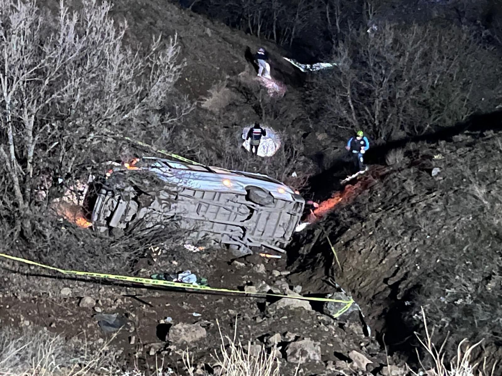 Sabah Saatlerinde Korkunc Kaza Isci Servisi Ucuruma Yuvarlandi (3)