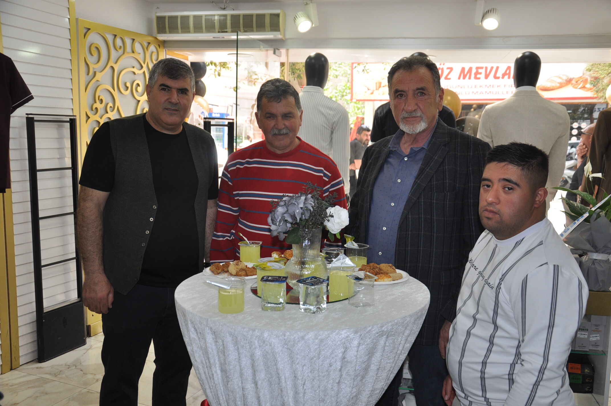 Salihlide De Sa Premium Giyim Magazasi Acildi (28)