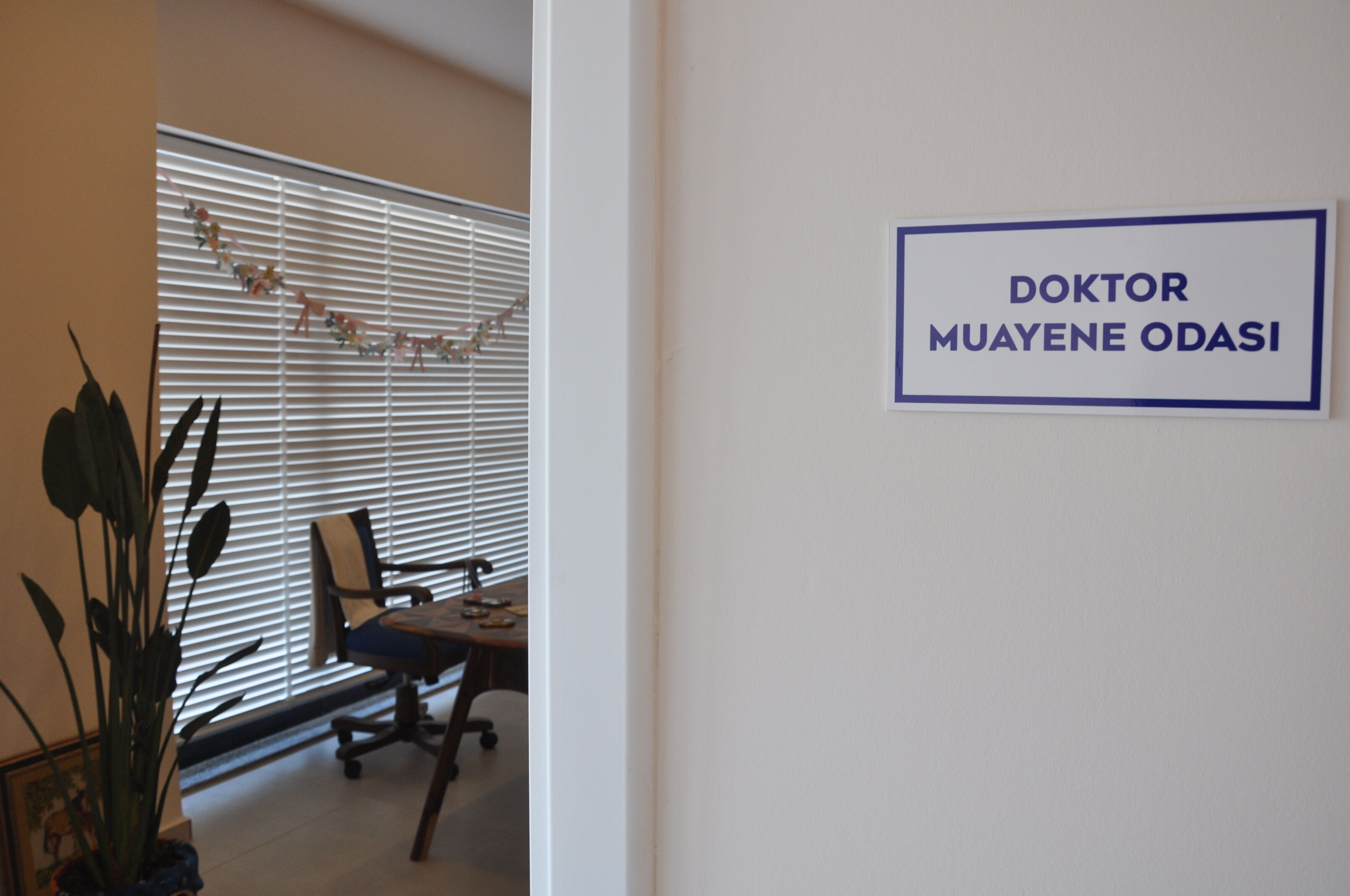 Salihli’de Kadın Sağlığına Yeni Bir Dokunuş Op. Dr. Kevser Polater Kliniğini Açtı (17)