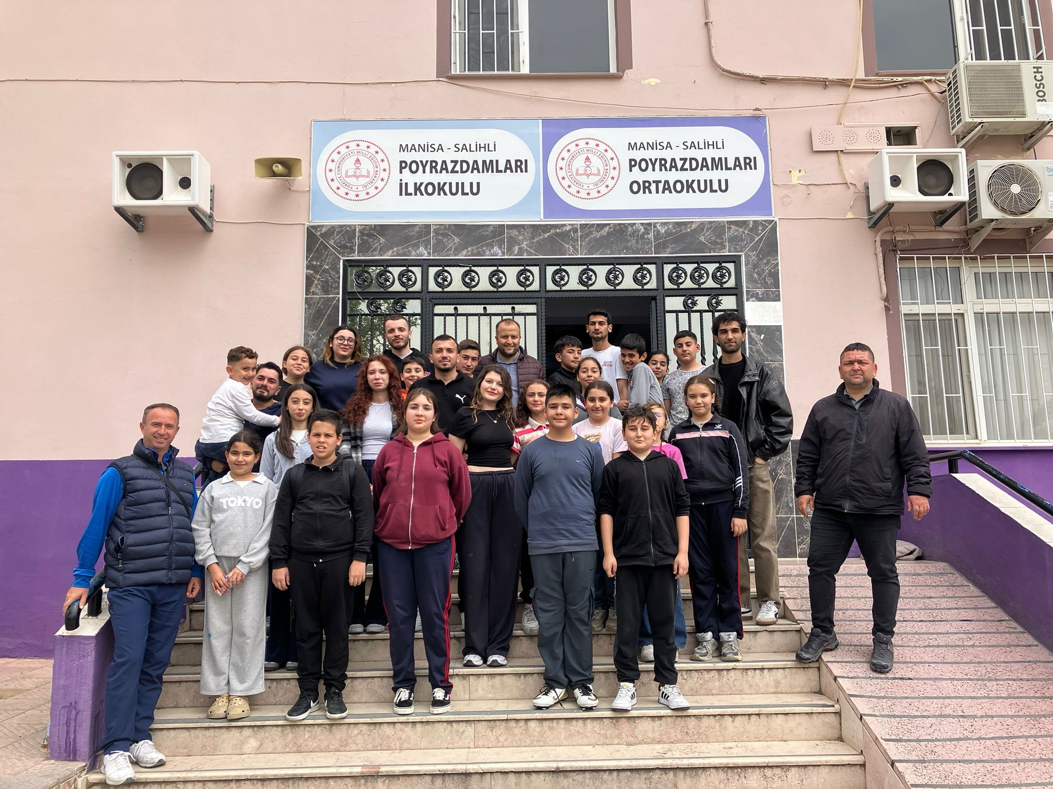 Salihlide Miniklere Renkli Surpriz Okul Bastan Sona Yenilendi (4)