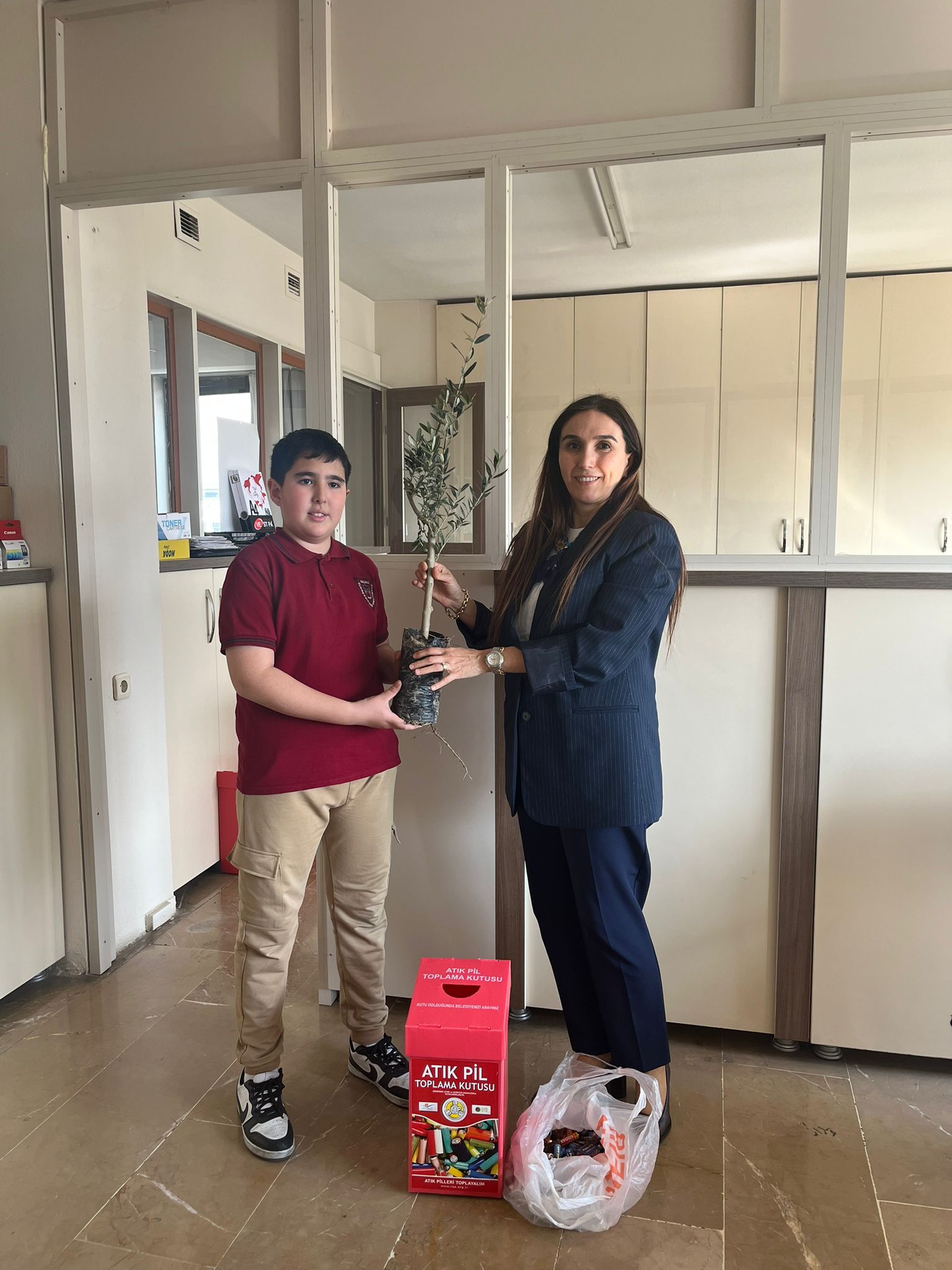 Salihli’de Öğrencilerden Büyük Duyarlılık Atık Piller Fidan Oldu-1