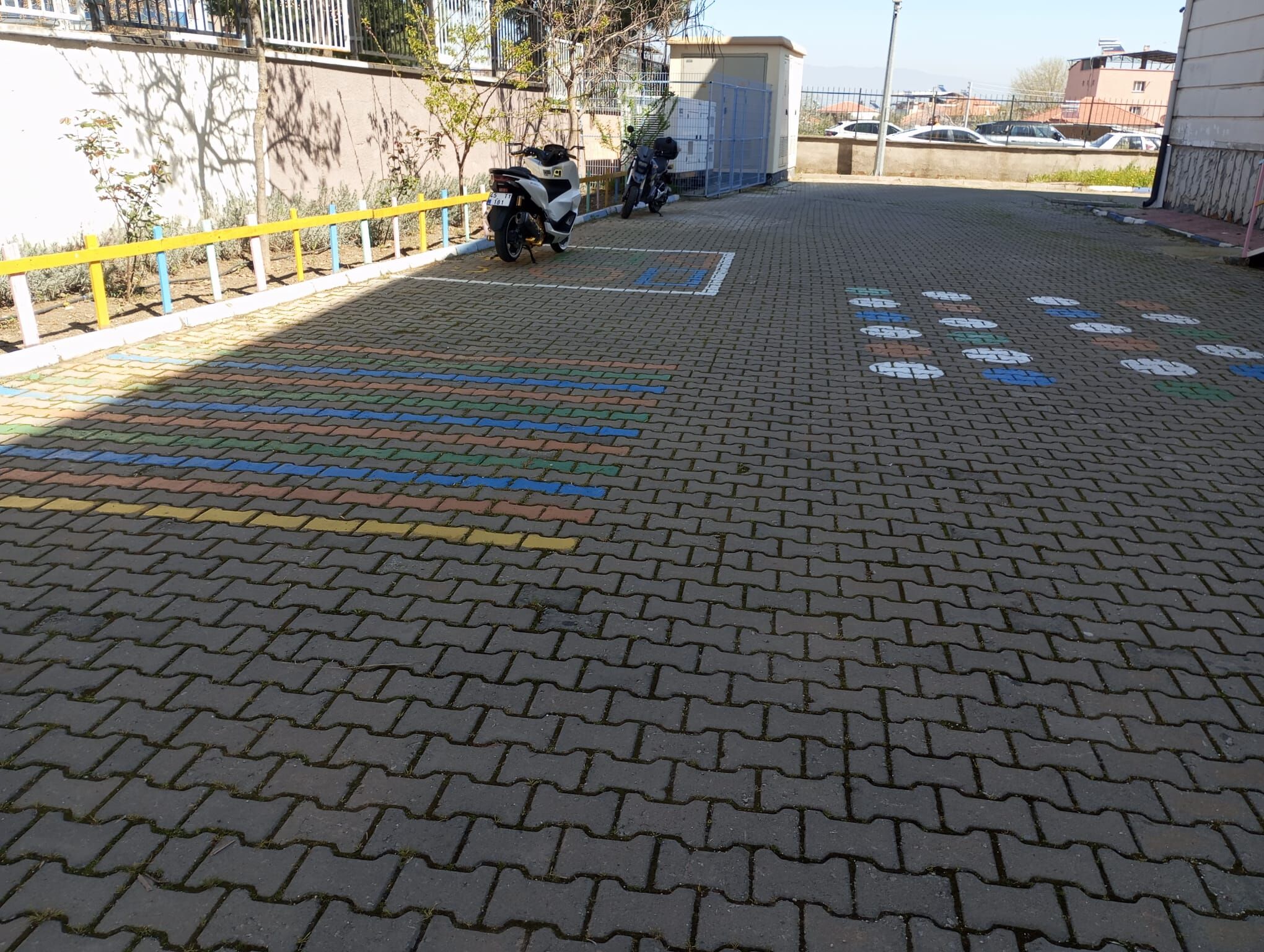 Salihlide Ozel Cocuklar Icin Yurek Burkan Talep Onlar Da Guvenle Oynasin (2)