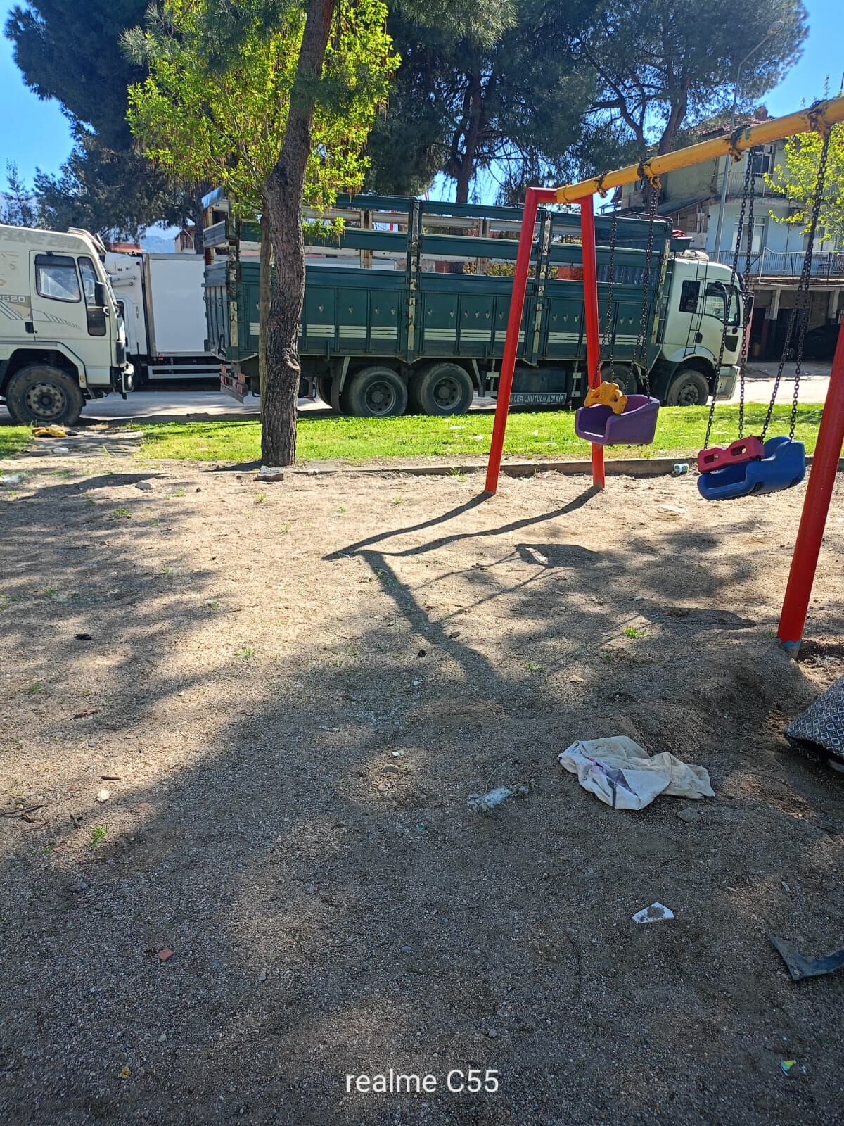 Salihli’de Parkta Temizlik Ve Güvenlik Çağrısı (2)