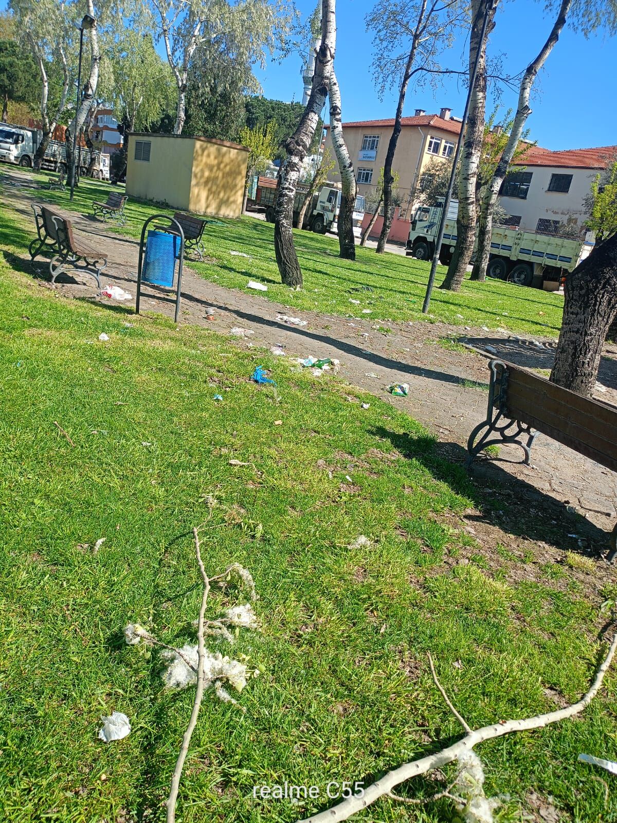 Salihli’de Parkta Temizlik Ve Güvenlik Çağrısı (3)