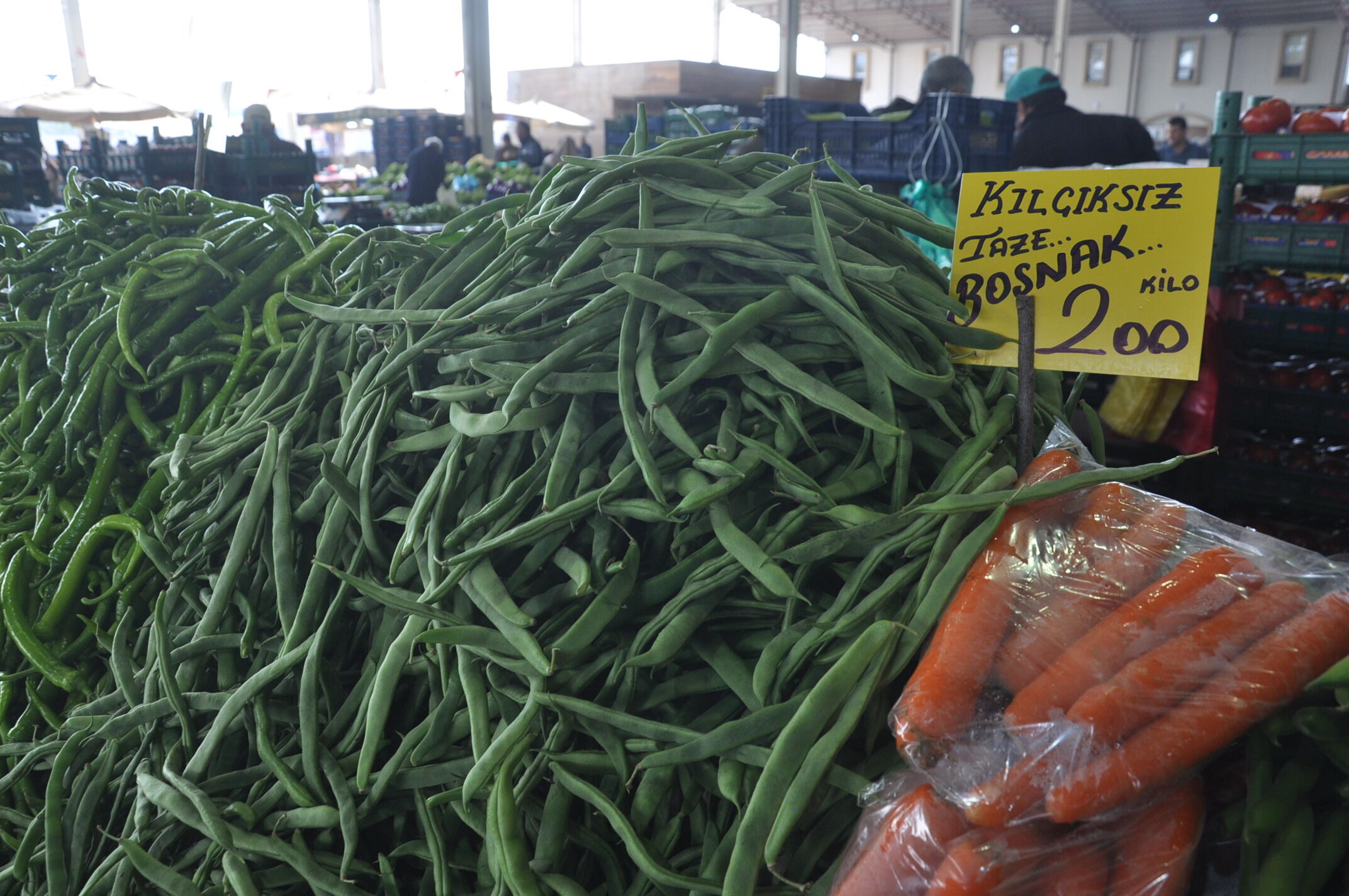 Salihlili Vatandaşların Her Hafta Ziyaret Ettiği Çarşamba Pazarı Her Zamanki Gibi Yine Bu Hafta Da Dualarla Birlikte Açıldı. Salihli Için Pazarı Dolaşıp Pazardaki Güncel Fiyatları Sizler Için Derledik. İşte (1)