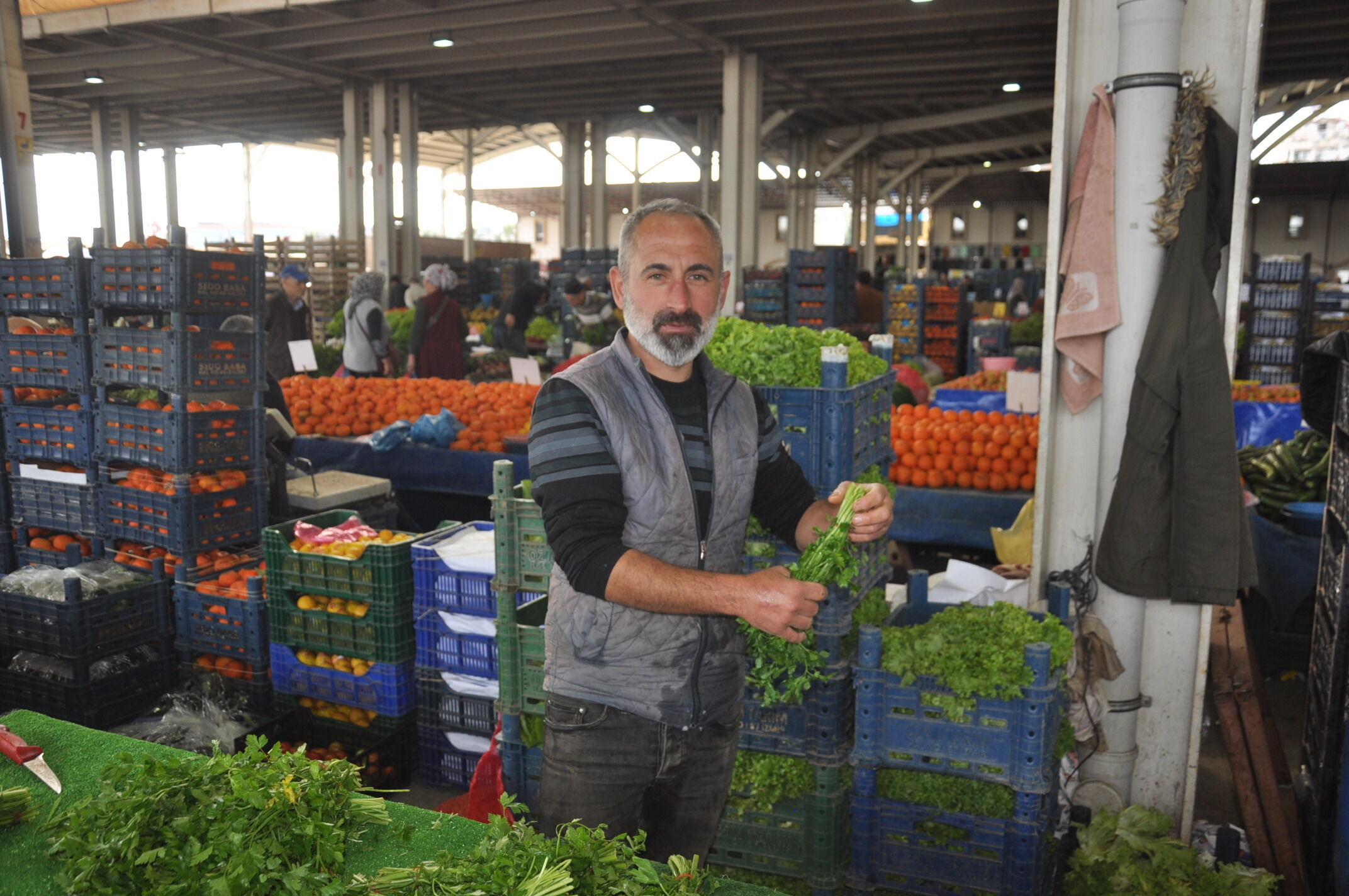 Salihlili Vatandaşların Her Hafta Ziyaret Ettiği Çarşamba Pazarı Her Zamanki Gibi Yine Bu Hafta Da Dualarla Birlikte Açıldı. Salihli Için Pazarı Dolaşıp Pazardaki Güncel Fiyatları Sizler Için Derledik. İşte ( (10)