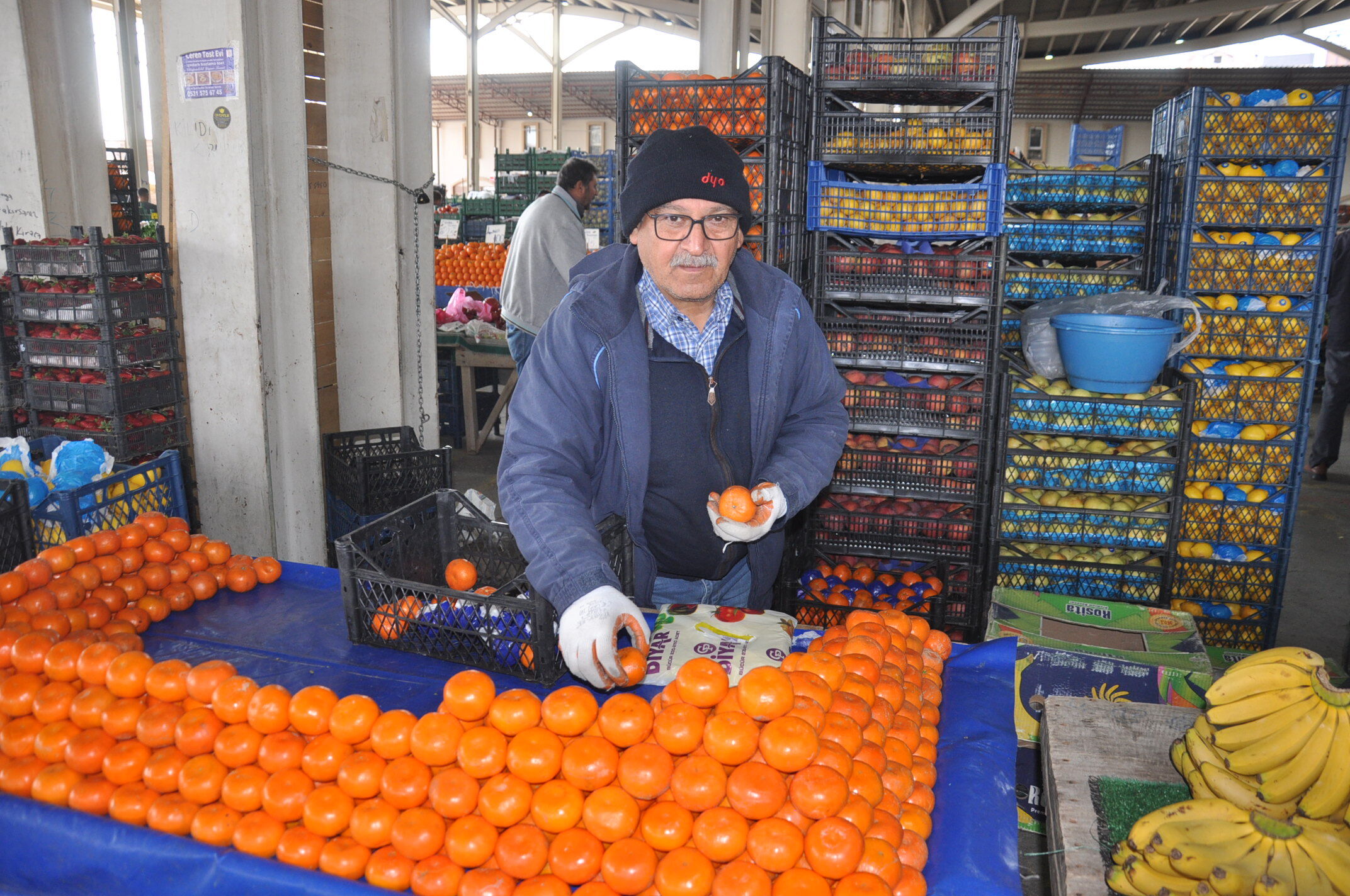 Salihlili Vatandaşların Her Hafta Ziyaret Ettiği Çarşamba Pazarı Her Zamanki Gibi Yine Bu Hafta Da Dualarla Birlikte Açıldı. Salihli Için Pazarı Dolaşıp Pazardaki Güncel Fiyatları Sizler Için Derledik. İşte ( (4)