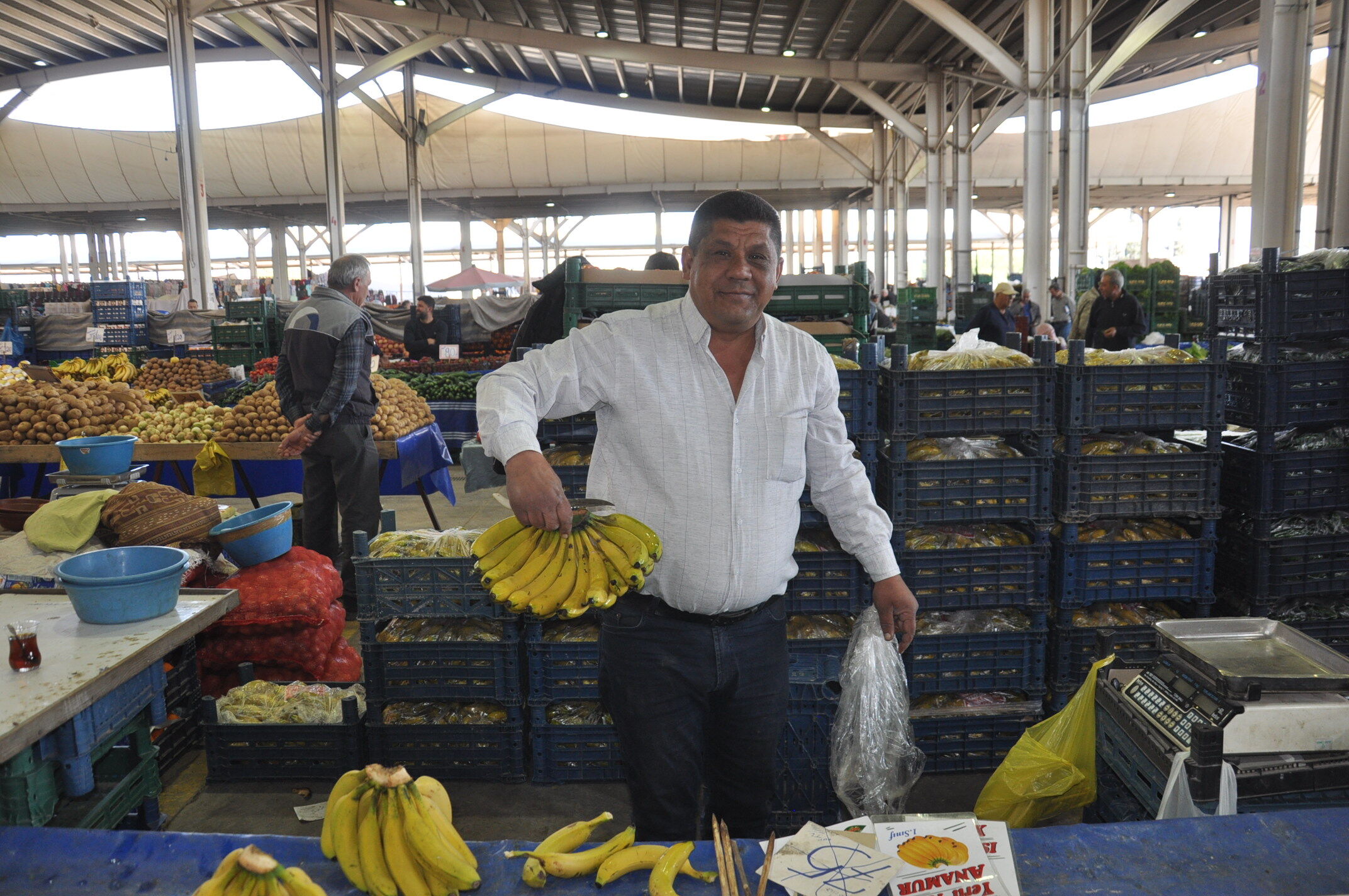 Salihlinin Carsamba Pazardaki Guncel Fiyatlar Seftali Ve Kiraz Tezgahta (10)