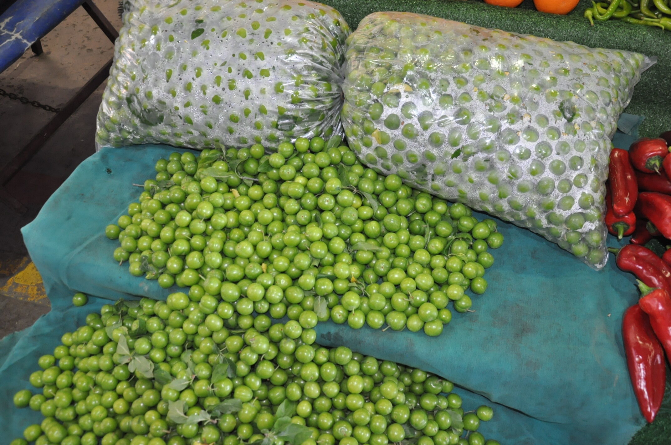 Salihlinin Carsamba Pazardaki Guncel Fiyatlar Seftali Ve Kiraz Tezgahta (12)